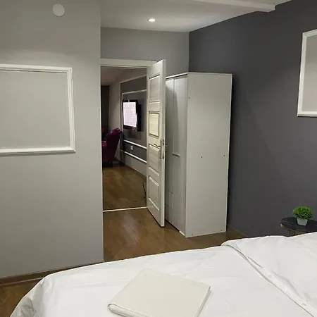 Apartment Smf Suites 1+1 4 *